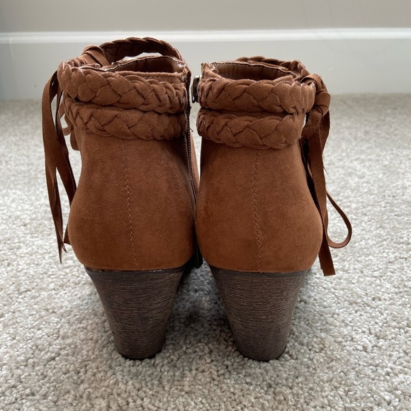 SOLD Women’s Brown Booties Size 8. Never worn. - Picture 2 of 3